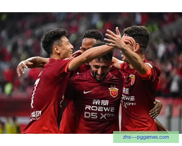 上海海港成功卫冕中超冠军 全队奋勇拼搏展现王者风范